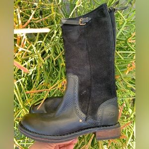 UGG Women Castille Black Leather/Suede Tall Boots SZ 6.5. Heavy Duty Sole Zipper
